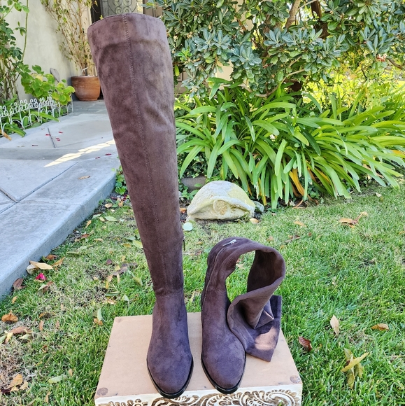 Classy Chic Fitted Vince Camuto Slate Gray Boots - Picture 8 of 8